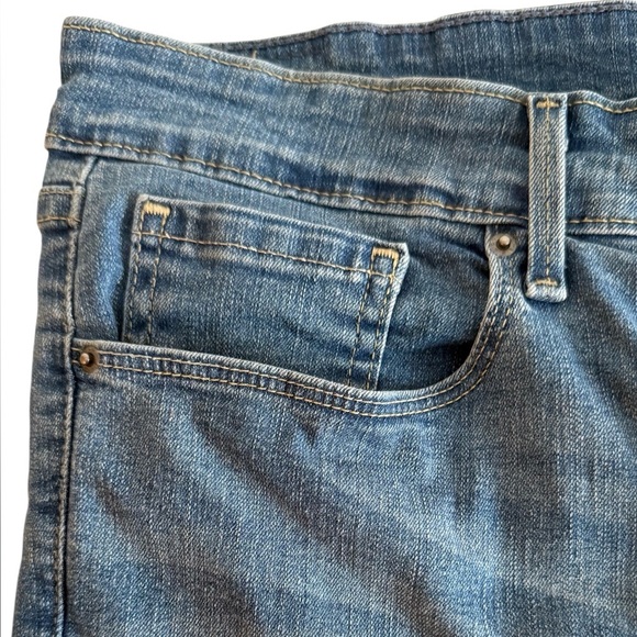 Levi Strauss and Co Signature Gold WaterLess Jeans - Picture 3 of 11